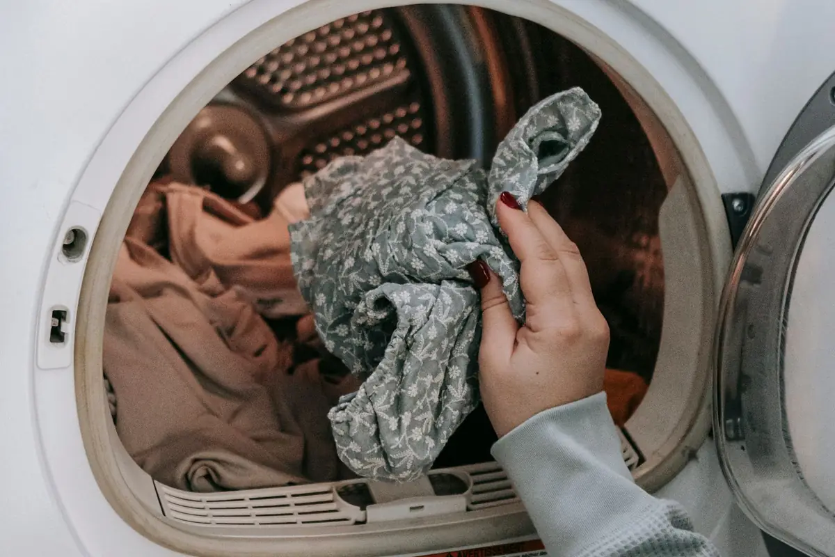 Linge chargé dans un lave-linge